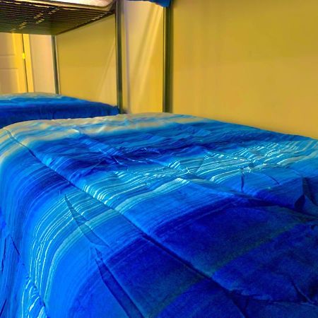 Stop Inn Stay Hostel Хьюстон Экстерьер фото