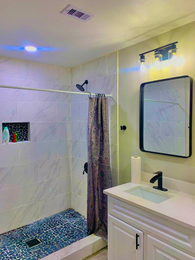 Stop Inn Stay Hostel Хьюстон Экстерьер фото