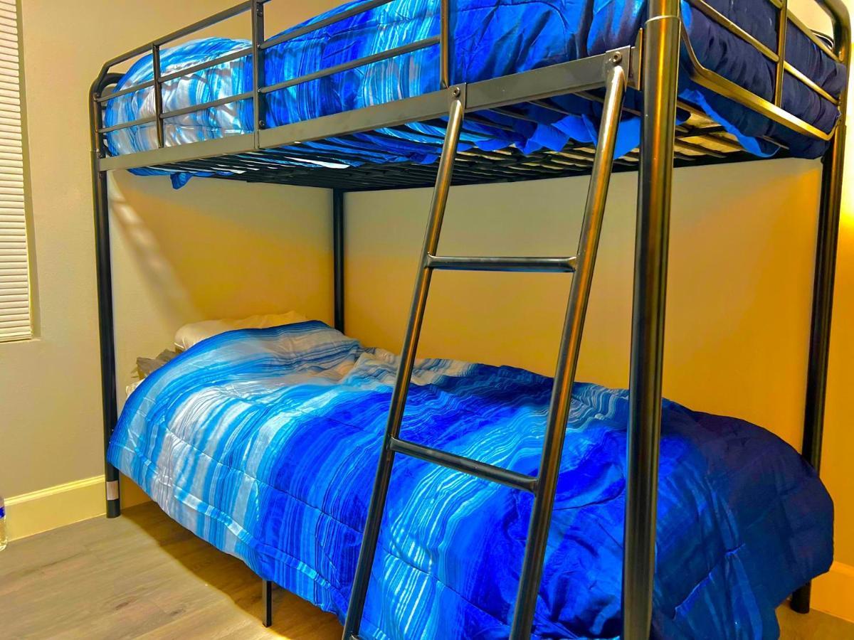 Stop Inn Stay Hostel Хьюстон Экстерьер фото